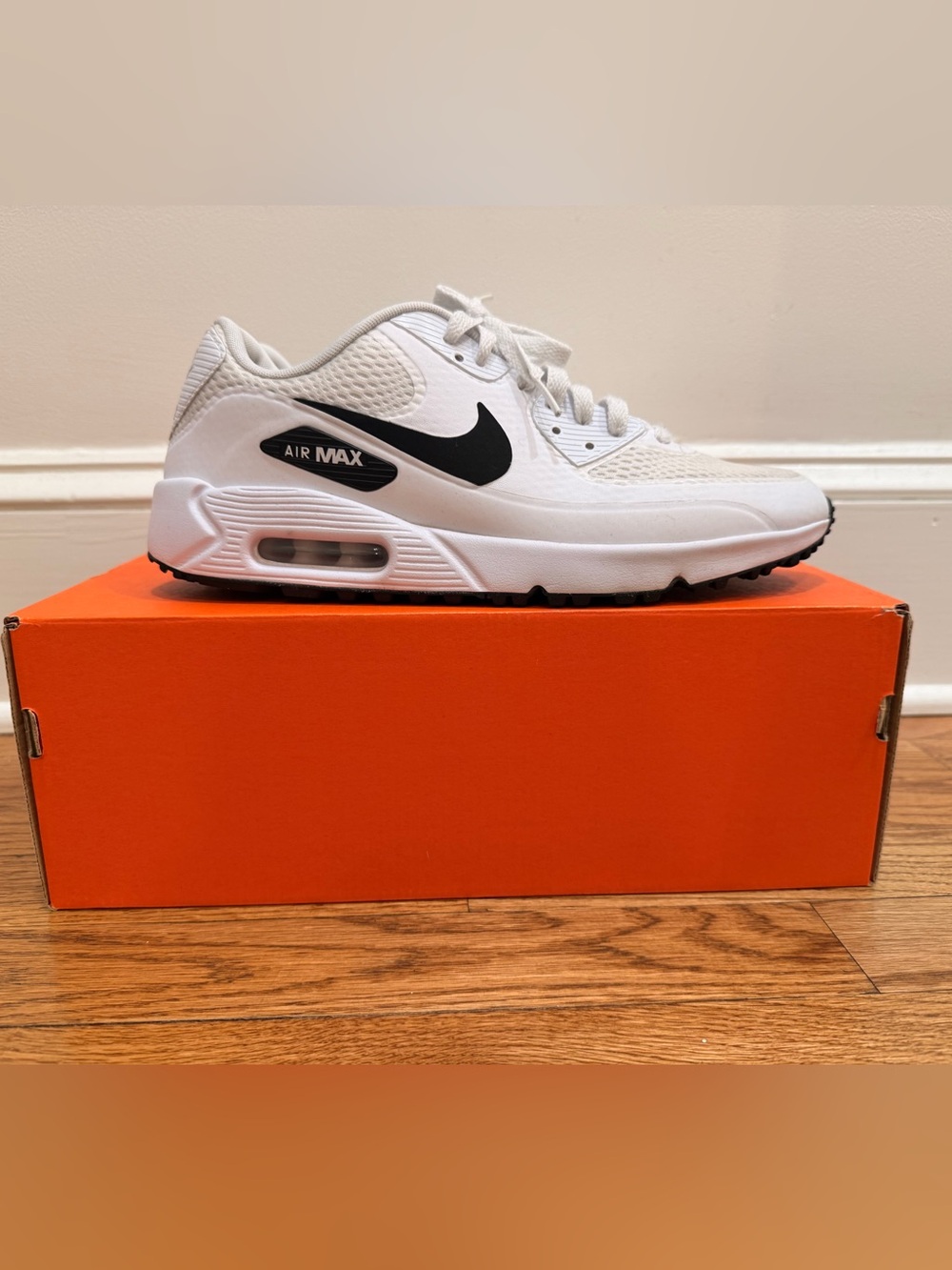 Nike Men’s White and Black Air Max Low-Top Sneaker GOLF shoes